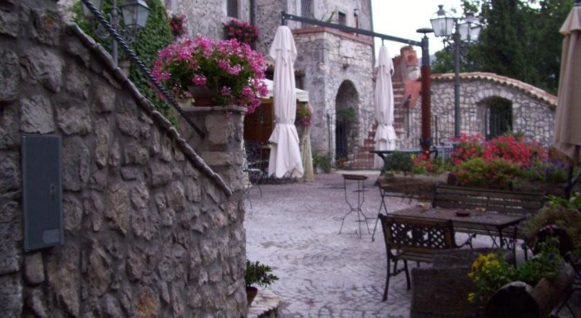 Al Piccolo Borgo Locanda Con Alloggio