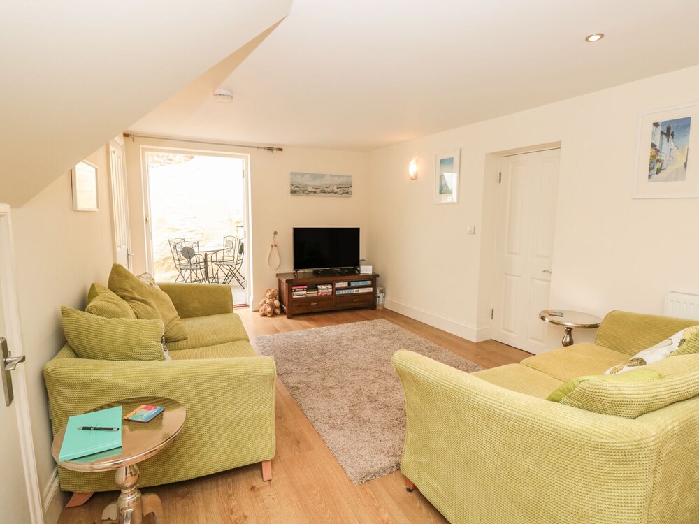 April Cottage — 4-Star Luxury Hotel in Dartmouth, United Kingdom