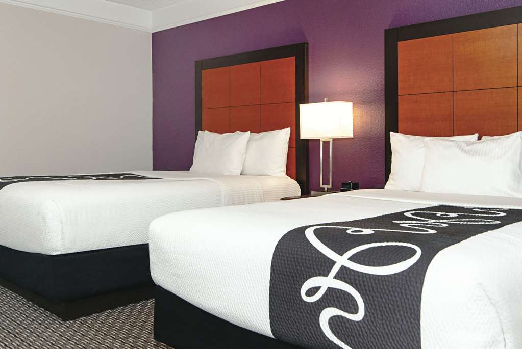 La Quinta Inn & Suites by Wyndham Ontario Airport - photo 15