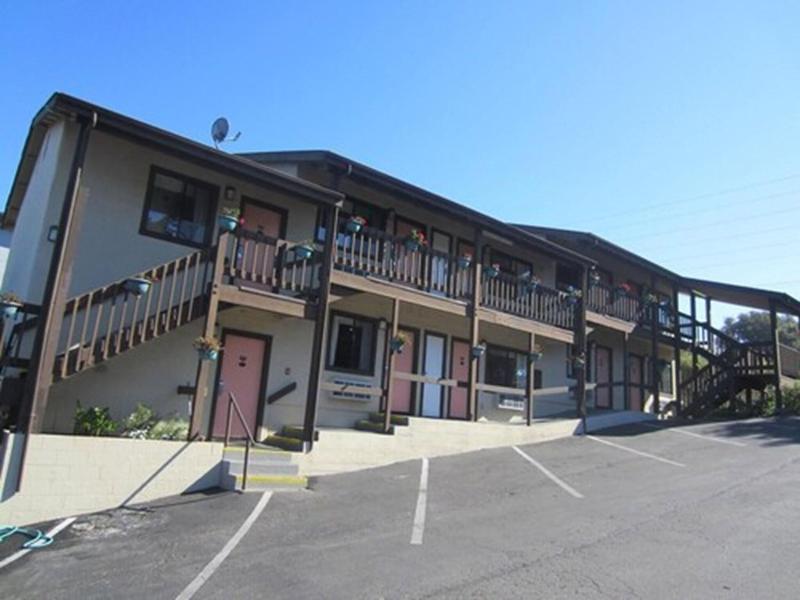Monterey Fairgrounds Inn - photo 5