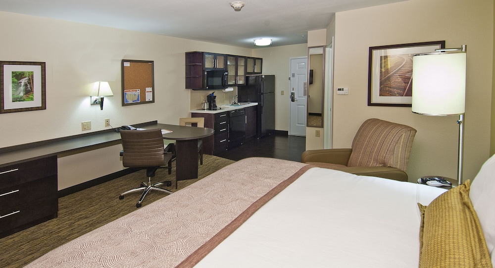 Candlewood Suites Tupelo North an IHG Hotel - photo 2
