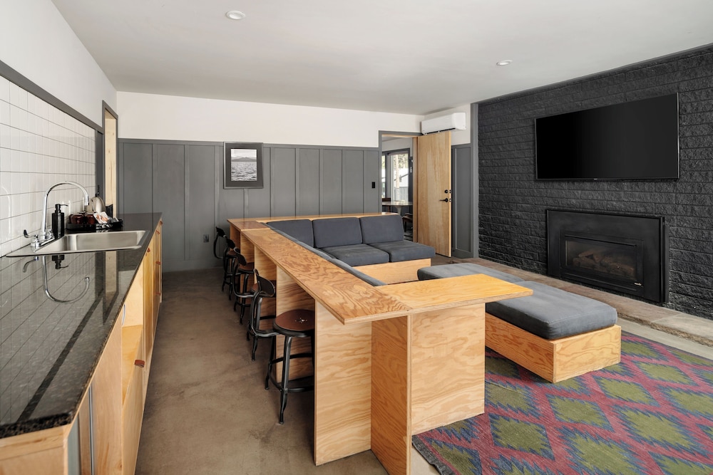 The Coachman Hotel - photo 56