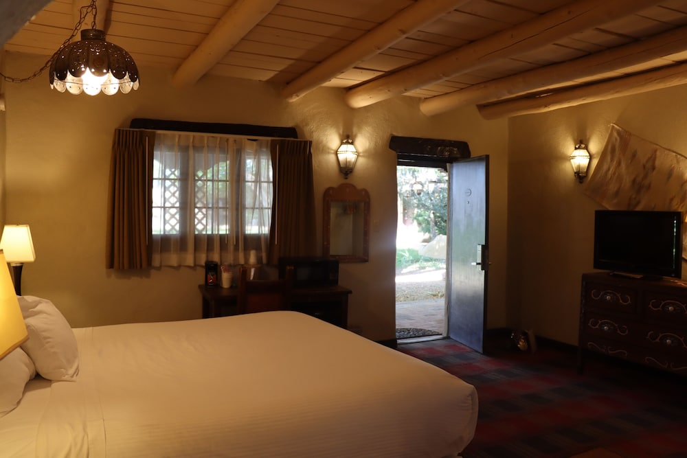 Sagebrush Inn & Suites - photo 3