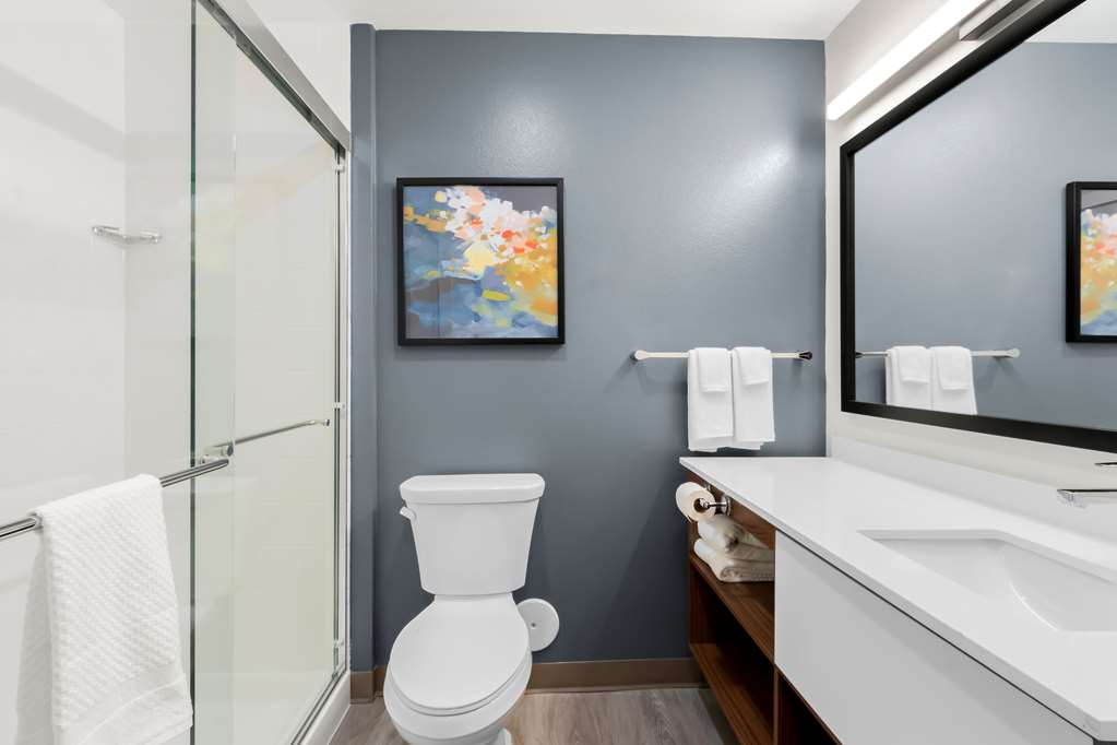 Everhome Suites Glendale Sports Entertainment District - photo 18