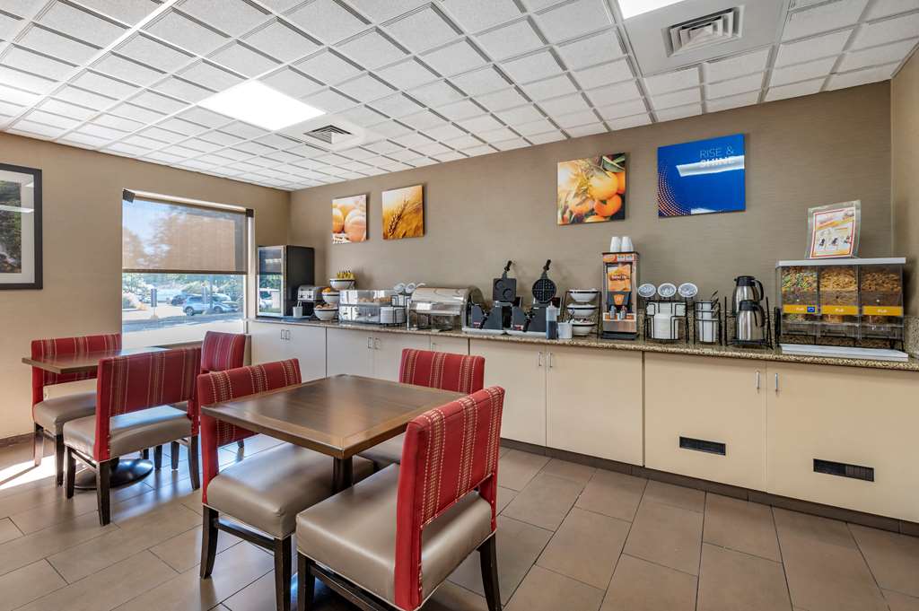 Comfort Inn & Suites Dayton Northwest Englewood - photo 28