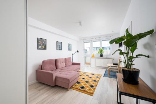 Chocimska Urban Peace Apartment by BookingHost — 4-Star Luxury Hotel in Warsaw, Poland