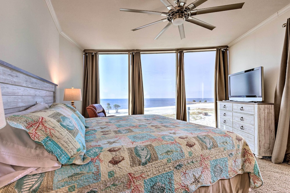 Sunny Beachfront Biloxi Condo with Resort Amenities - photo 10
