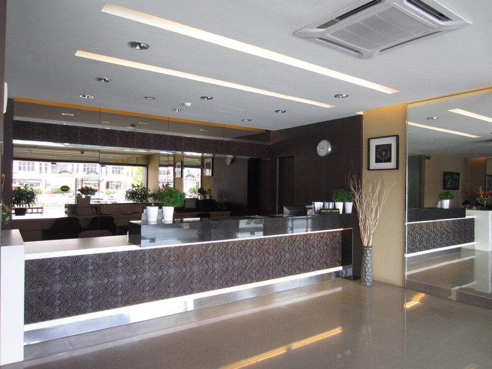 Radiant Hotel — Lumut — photo 4