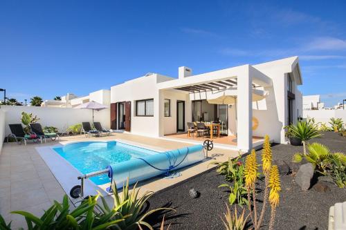 Villa Luna — 4-Star Luxury Hotel in Playa Blanca, Spain