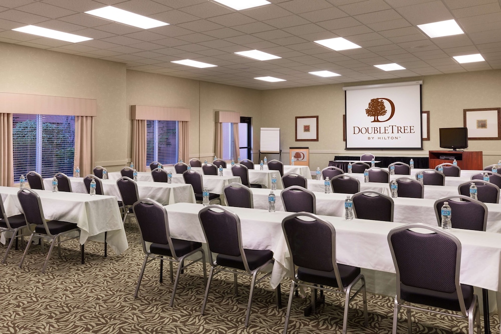 DoubleTree by Hilton Portland Tigard - photo 31