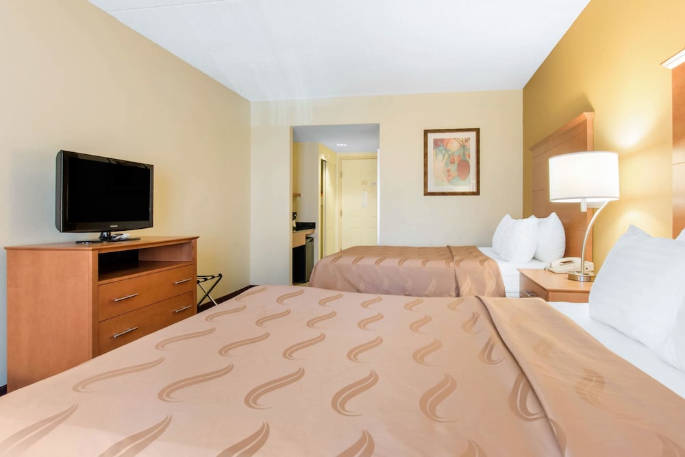 University Hotel & Suites Shippensburg Trademark by Wyndham - photo 11
