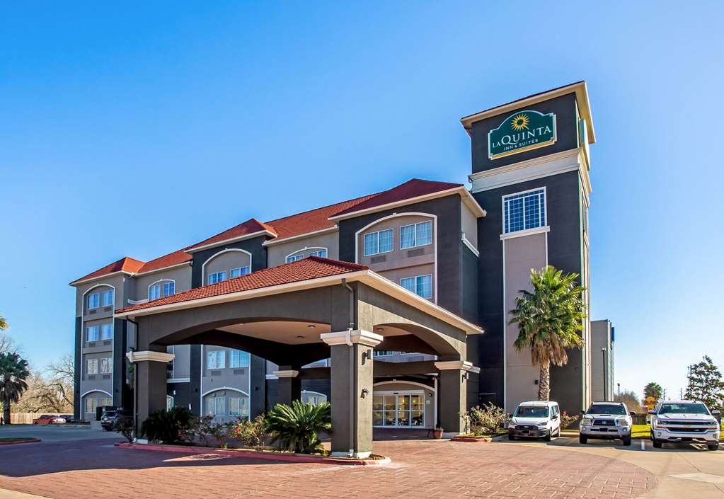 La Quinta Inn & Suites by Wyndham Columbus TX - photo 3
