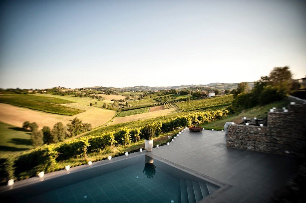 Agriturismo Opera 02 — 4-Star Luxury Hotel in Castelvetro Di Modena, Italy