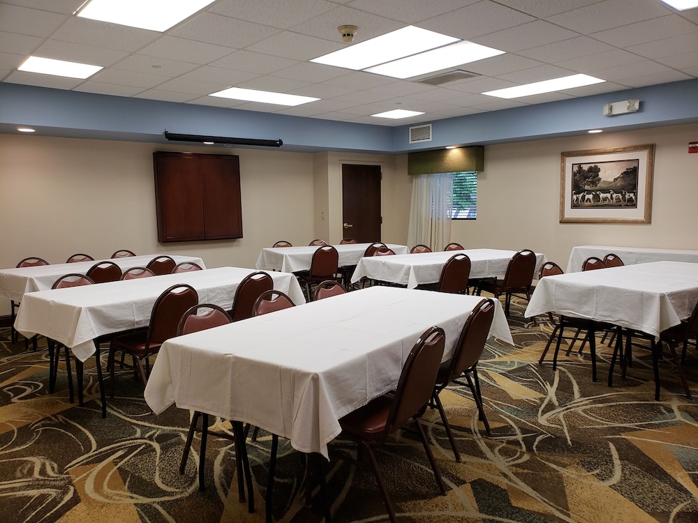 Hampton Inn & Suites Newtown - photo 143