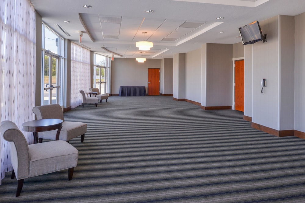 Holiday Inn Poplar Bluff by IHG - photo 49