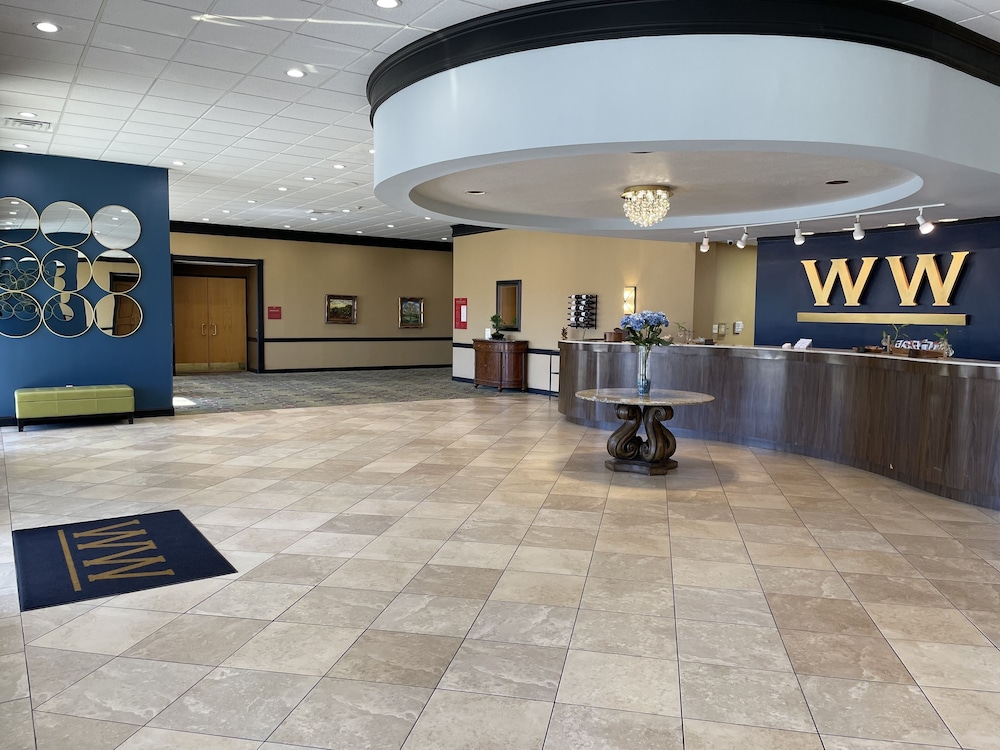 Historic Whispering Woods Hotel & Conference Center - photo 3