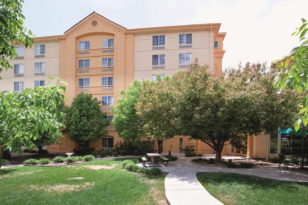 La Quinta Inn & Suites by Wyndham Colorado Springs South AP - photo 6