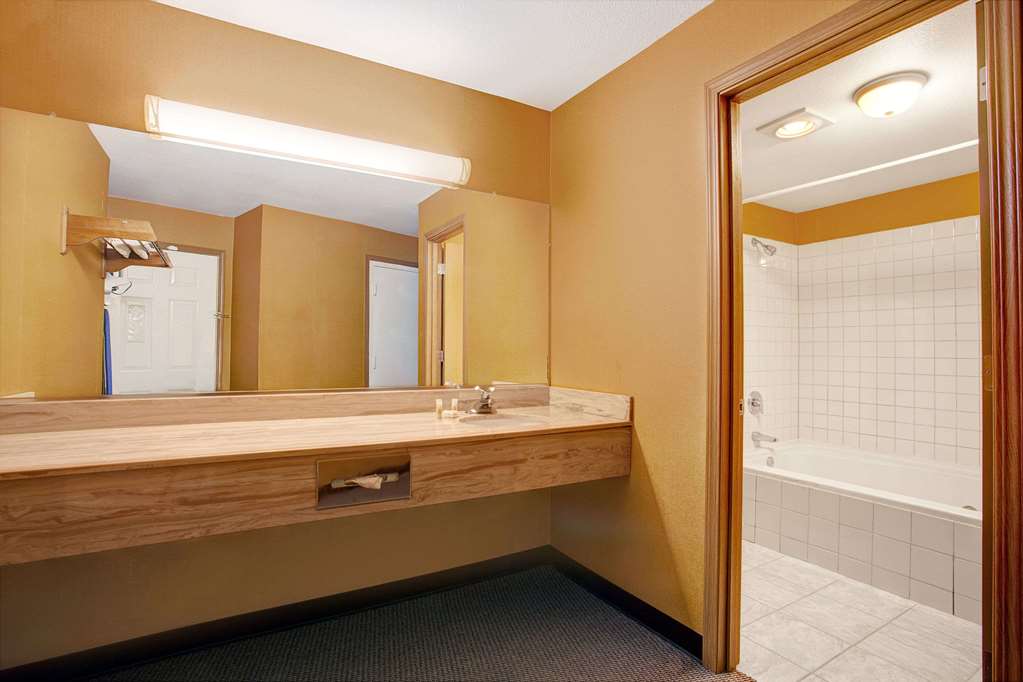 Days Inn by Wyndham Federal Way - photo 10