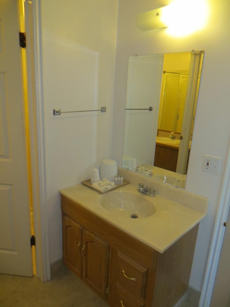 Four Corners Inn - photo 19