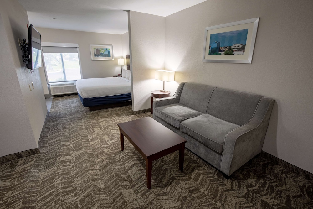 Best Western Plus Vermilion River Inn & Suites - photo 16