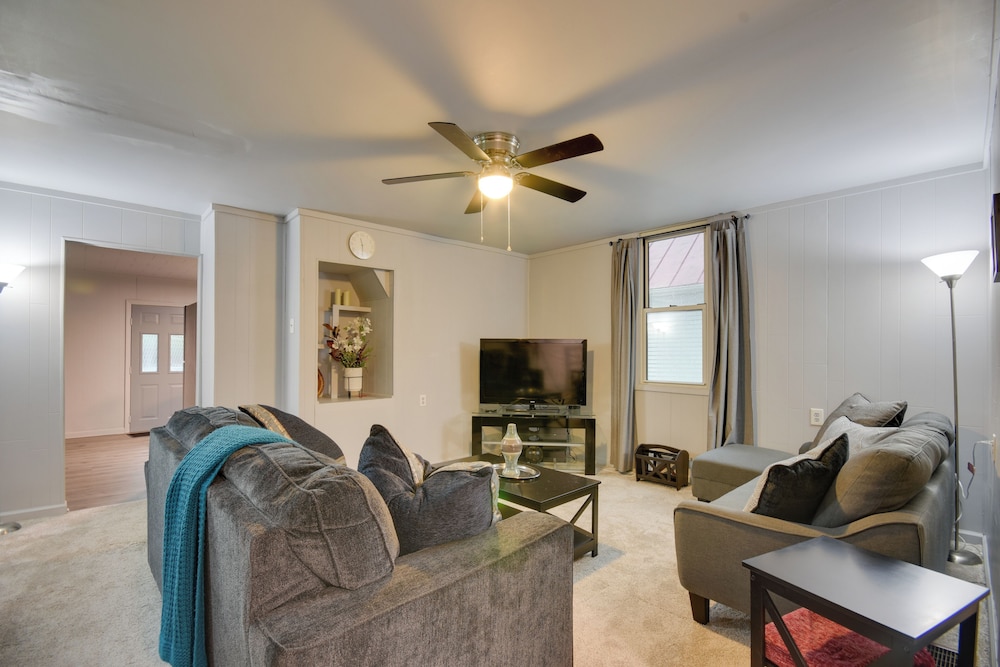 2 Mi To Historic District Cozy Home In Quincy 21583937 — Quincy