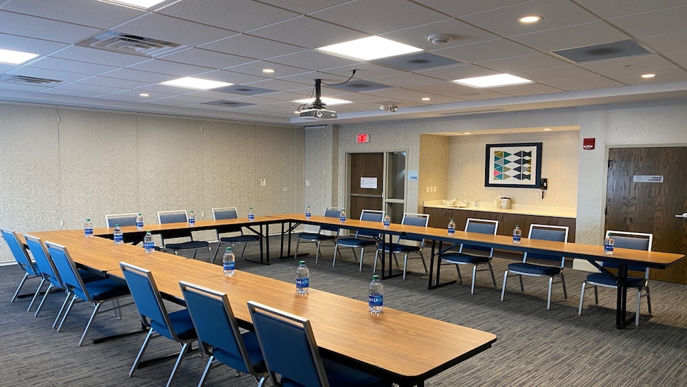Holiday Inn Express & Suites Toledo South Perrysburg by IHG - photo 19