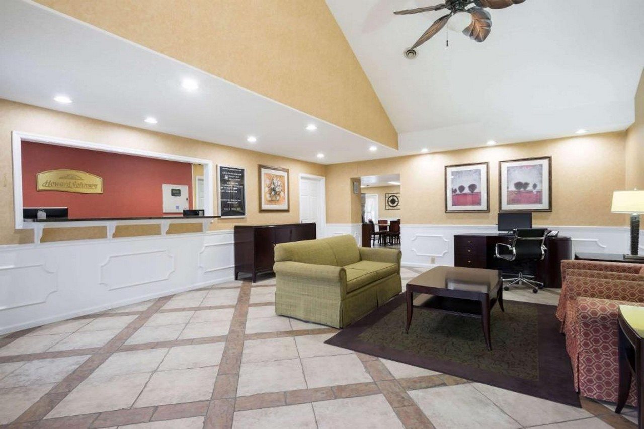 Howard Johnson by Wyndham Dalton - photo 6