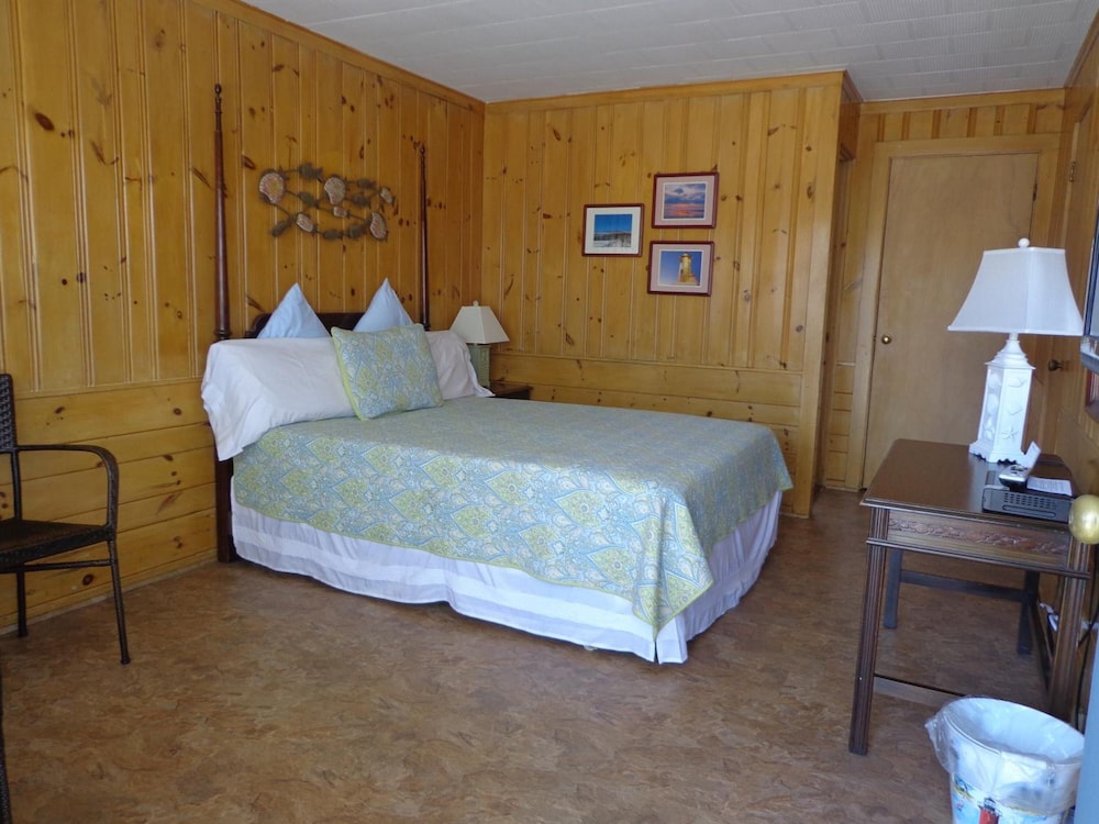 Town & Beach Motel - photo 17