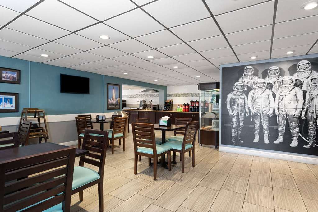 La Quinta Inn by Wyndham Cocoa Beach Port Canaveral - photo 3