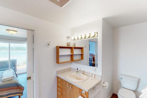 Harbor House — 4-Star Luxury Hotel in Waldport, United States