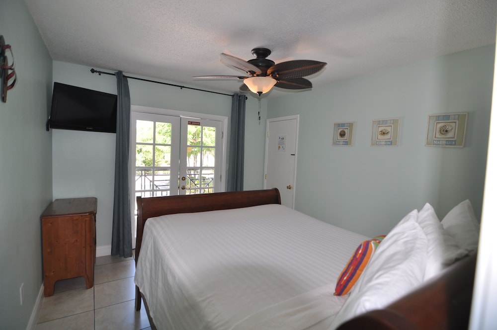 Lido Islander Inn - photo 11