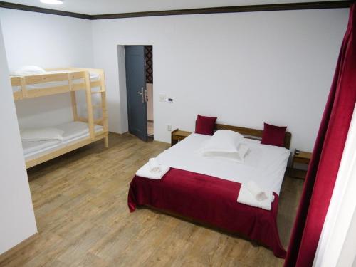 Lacul de argint — hotel in Gura Raului