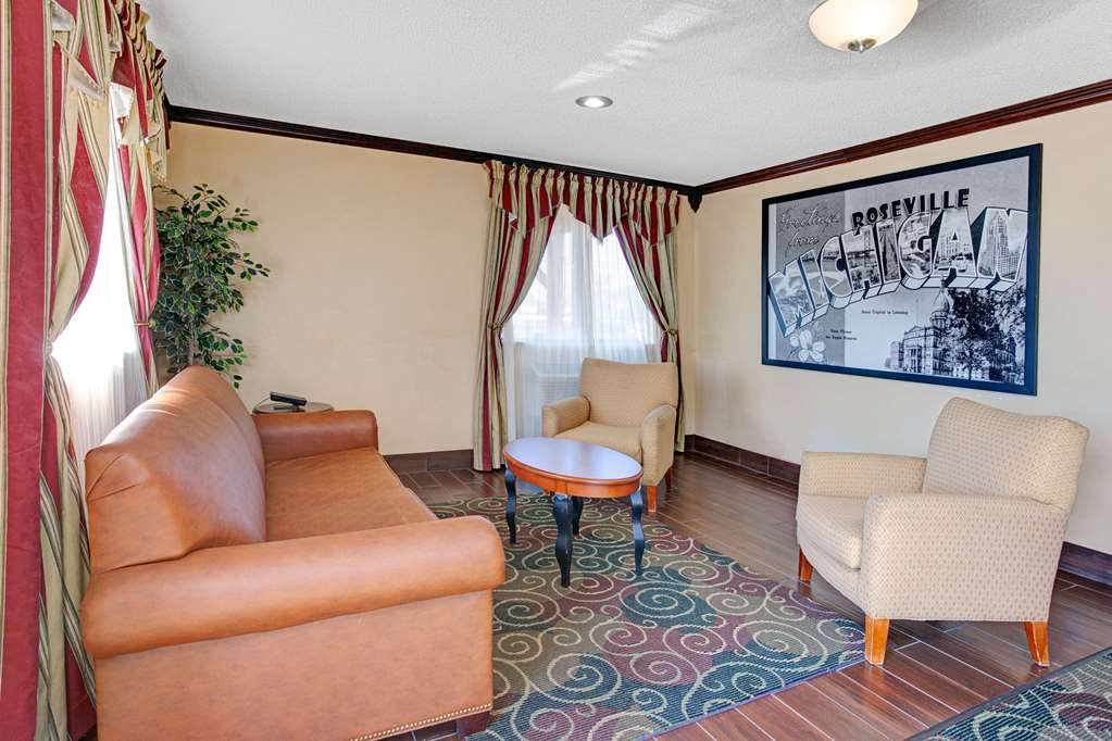 Super 8 by Wyndham Roseville Detroit Area in Roseville, United States