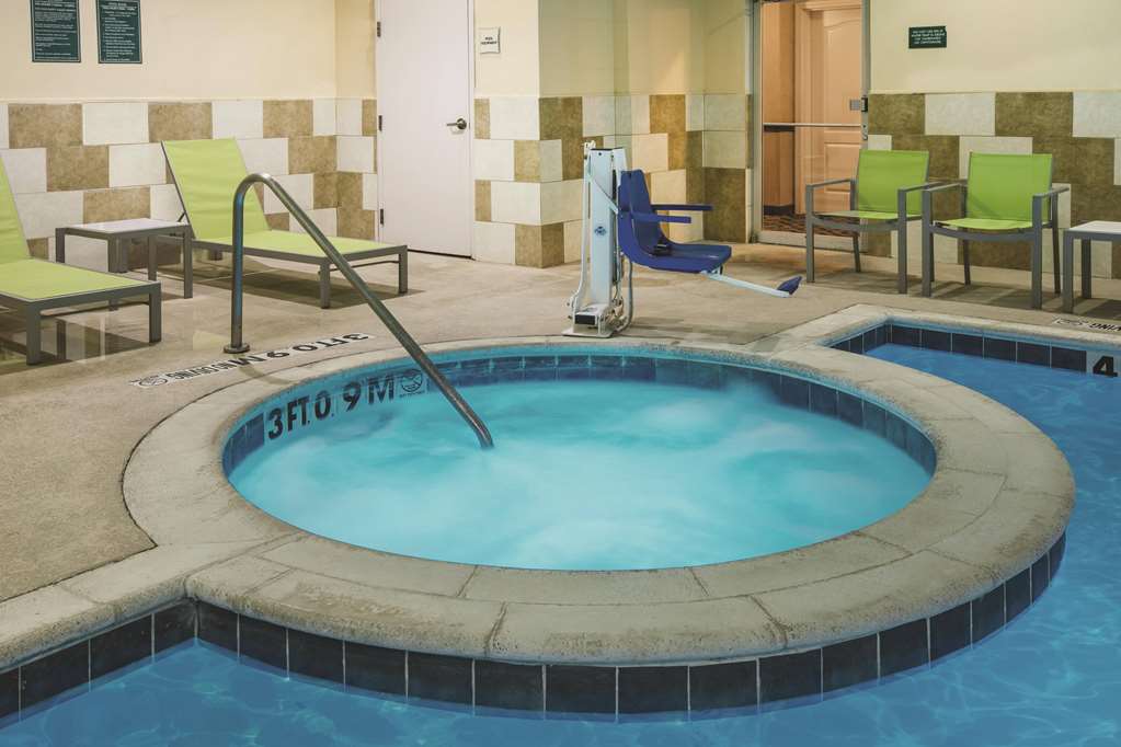Baymont by Wyndham Dallas South DeSoto - photo 6