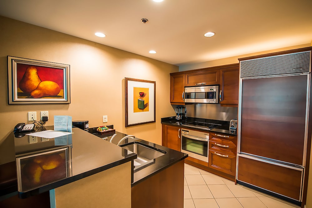 888 One Bedroom Balcony Suite at Signature Condo Hotel - photo 25