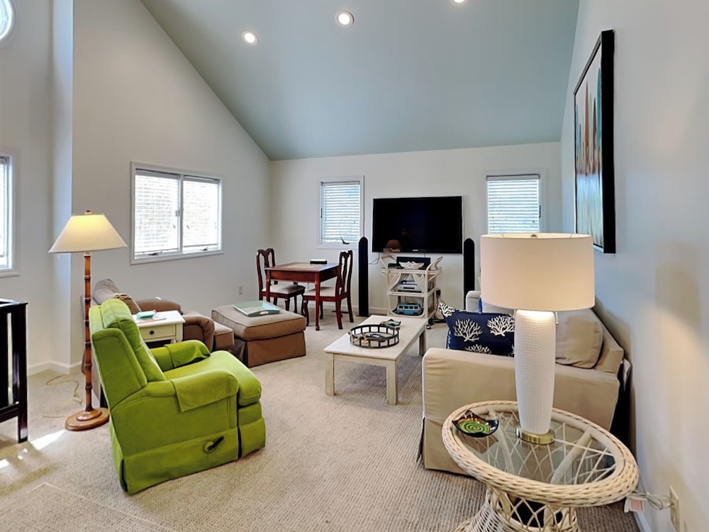 The Pack House by Topsail Realty — 4-Star Luxury Hotel in Holly Ridge, United States