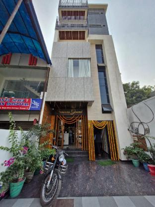 Hotel Seasons Grand in Varanasi, India