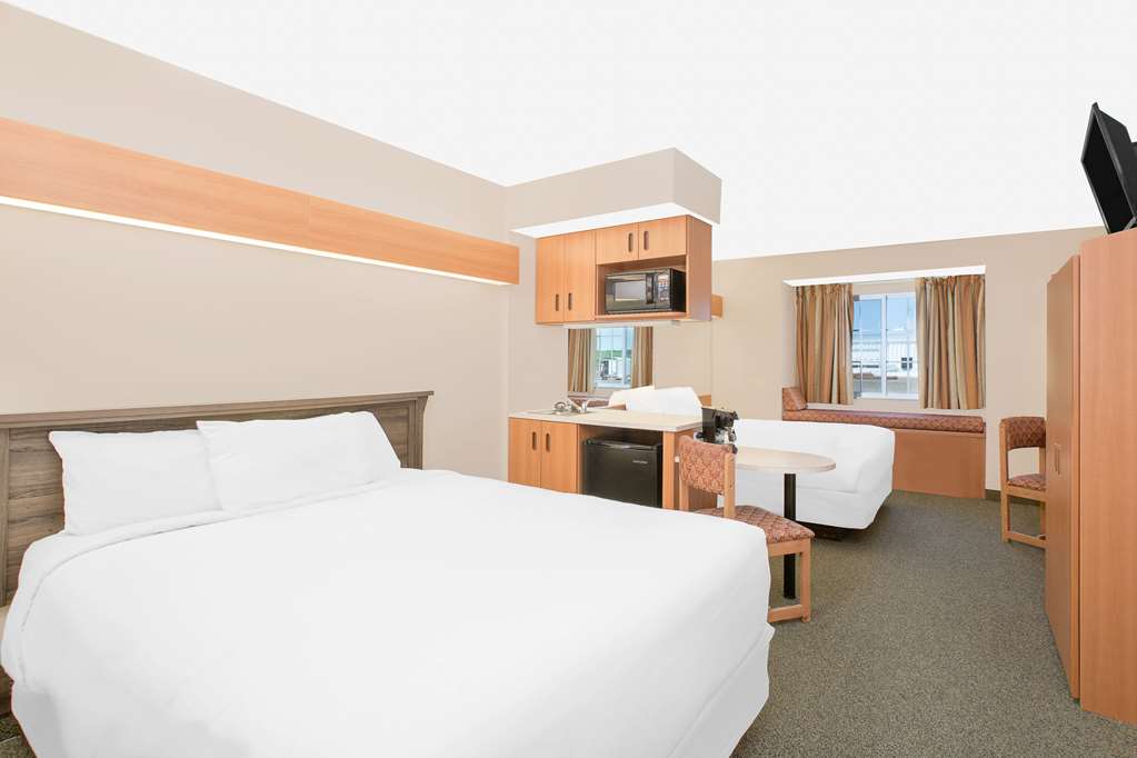 Microtel Inn & Suites by Wyndham Colfax Newton - photo 7