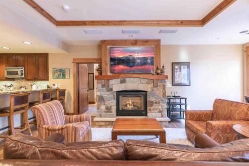 Catamount Lodge 308 by East West Hospitality — 4-Star Luxury Hotel in Truckee, United States