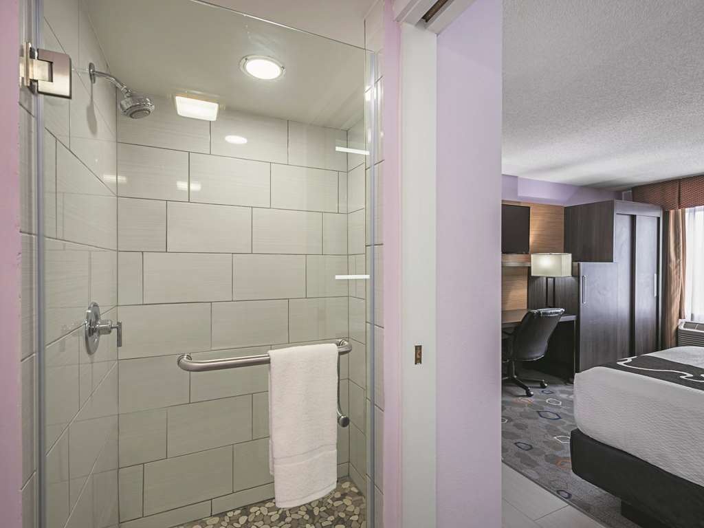 La Quinta Inn & Suites by Wyndham Minneapolis Northwest - photo 10