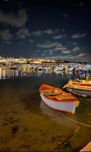 Faro Sul Mare Luxury Apartment Zona Fiera — 4-Star Luxury Hotel in Bari, Italy