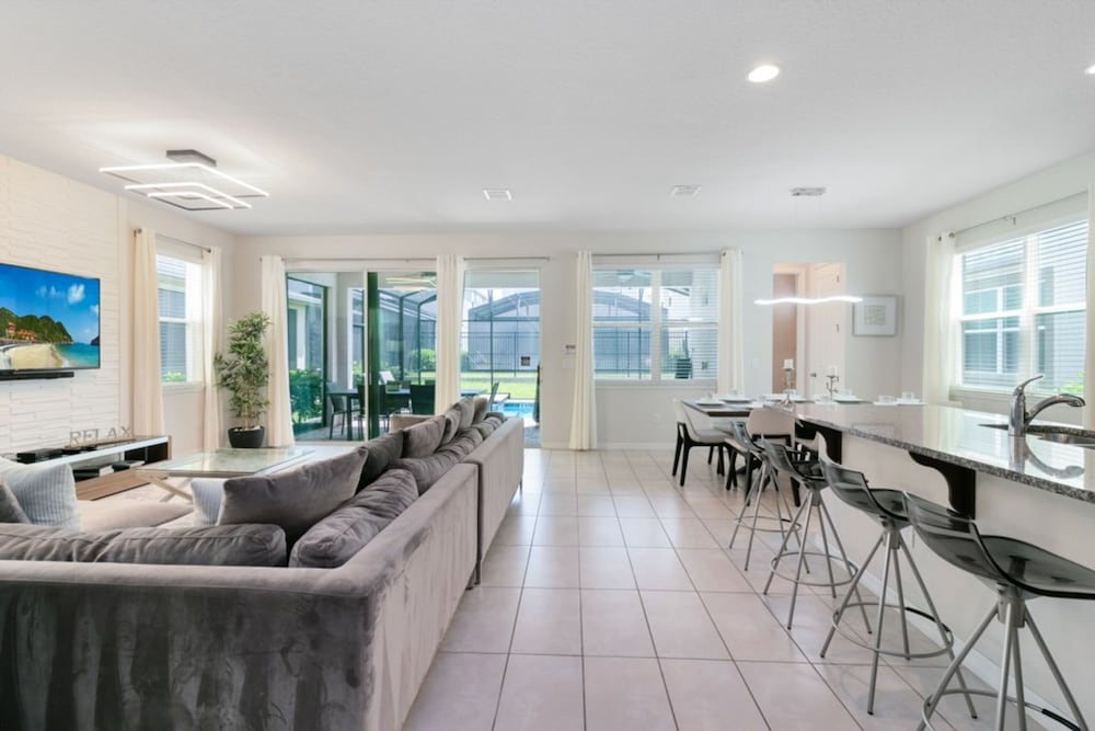 Incredible Resort 4 bed Pool Spa Home - photo 6