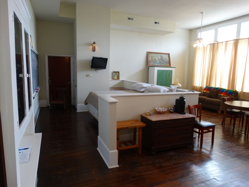 Davie School Inn - photo 36