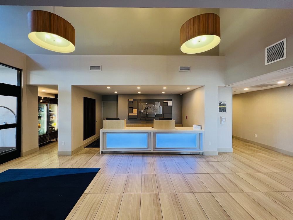 Holiday Inn Express & Suites Salinas by IHG - photo 41