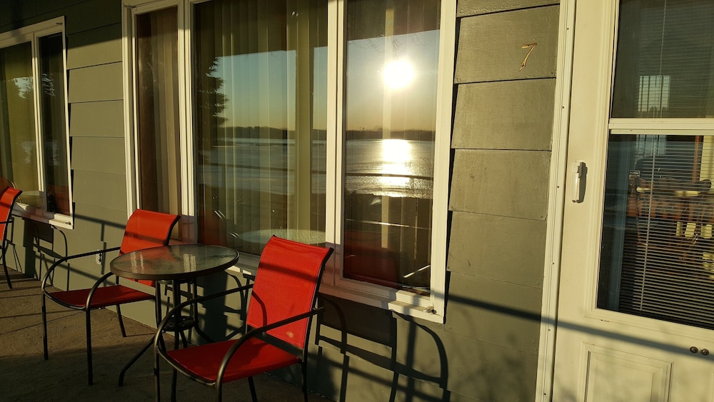 Snug Harbor Inn - photo 128