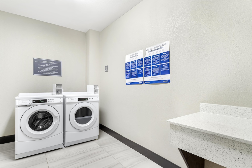 Best Western Plus Waller Hotel - photo 41