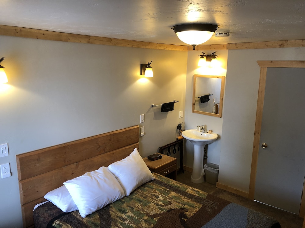 The Historic Madison Hotel Motel - photo 4