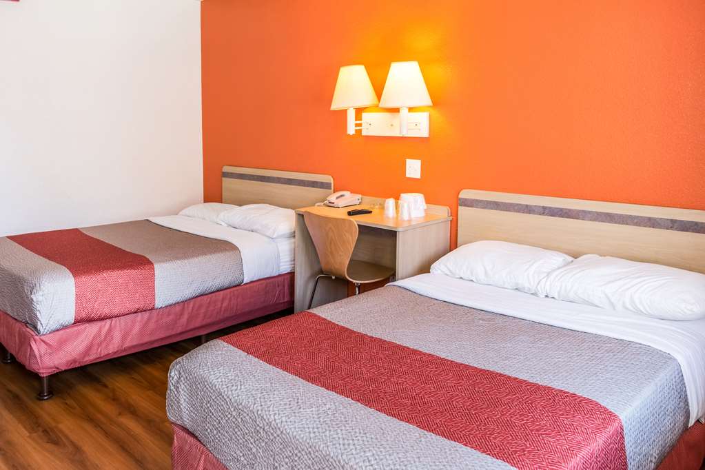 Motel6 Bakersfield CA Convention Center - photo 16