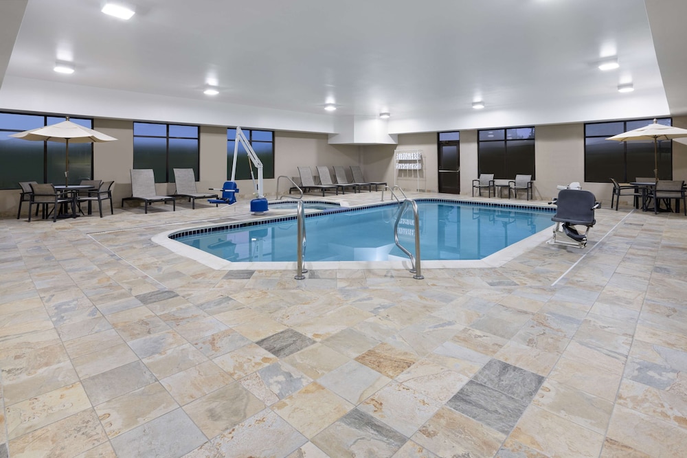 Hampton Inn Cleveland Airport Tiedeman Rd - photo 31