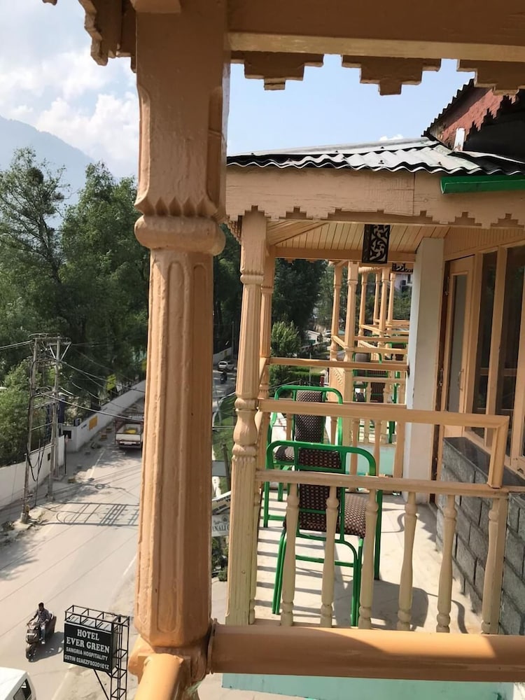 Hotel Evergreen - carbon neutral hotel in Manali